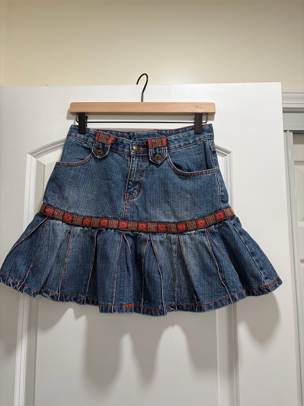 Y2K Maurices M Jeans Pleated Denim Skirt with Geometric Embroidery size 6